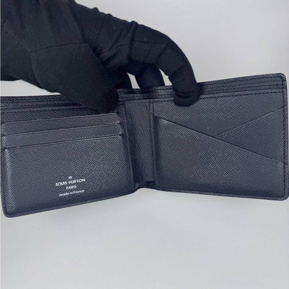 Louis Vuitton Taiga Multiple wallrt - Picture 3 of 7